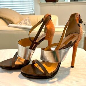 One of a kind stunning heels. EUR 40